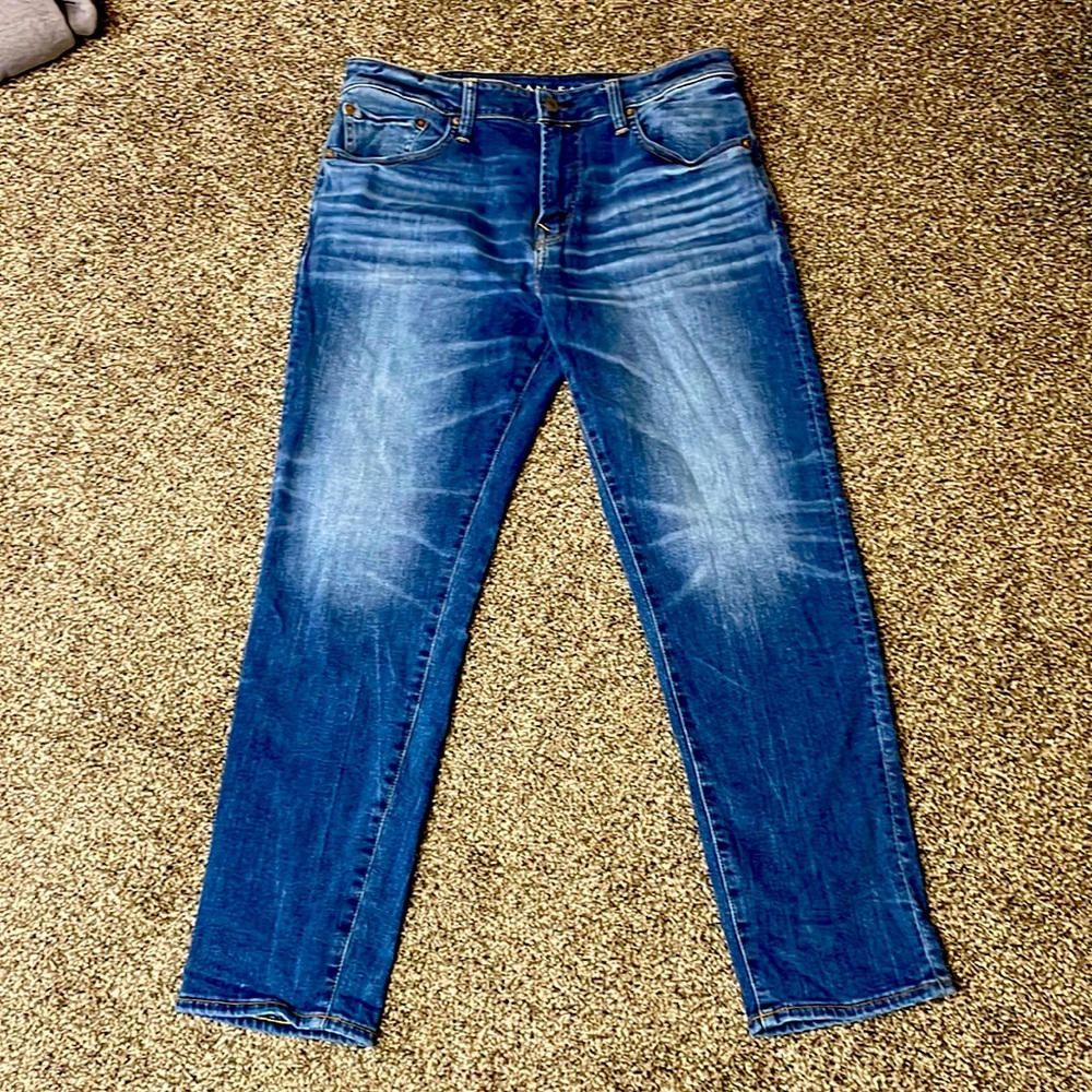 Mens gently used AE athletic fit straight jeans